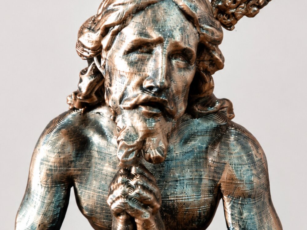 Detalle del rostro y las manos de una pieza generada por IA, con los dedos fundidos y la barba emborronada
